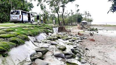 সংস্কার হয়নি রেমালে ক্ষতিগ্রস্ত ভোলার ১০ কিলোমিটার বাঁধ