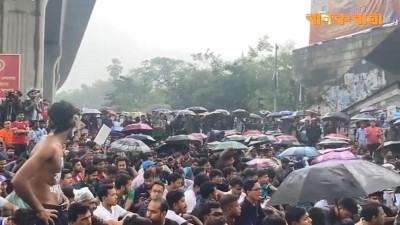 টানা চতুর্থ দিনের মতো কোটা বিরোধী আন্দোলনে ঢাবি শিক্ষার্থীরা