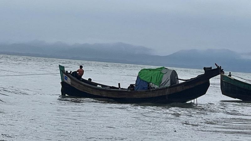 সেন্ট মার্টিনে ভিড়ল রোহিঙ্গাবোঝাই ট্রলার