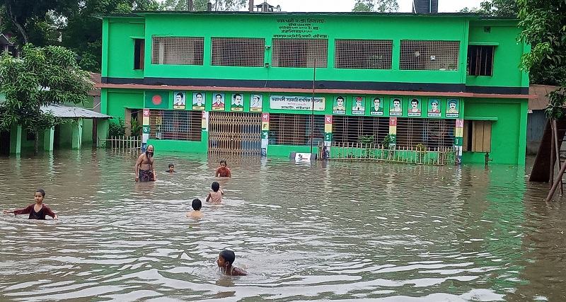 বন্যায় পাঠদান বন্ধ গাইবান্ধার ৬৩ বিদ্যালয়ে