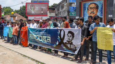 গাইবান্ধায় নিরাপদ সড়ক নিশ্চিতের দাবিতে মানববন্ধন