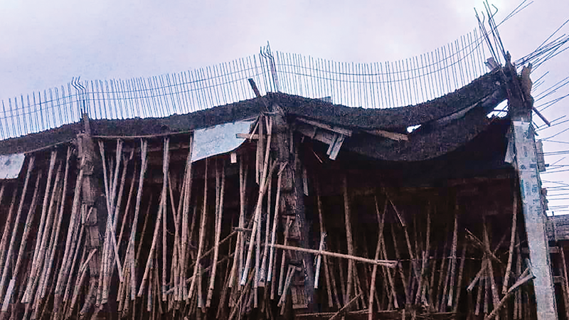 ভোলায় নির্মাণ শেষের আগেই ধসে পড়ল সুইমিং পুল