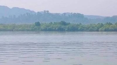 নাফ নদের ওপারে মর্টার শেল ও গোলাগুলির শব্দ, আতঙ্কে টেকনাফবাসী