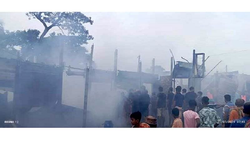 লক্ষীপুরে আগুনে পুড়ে ছাই ১৫ দোকান