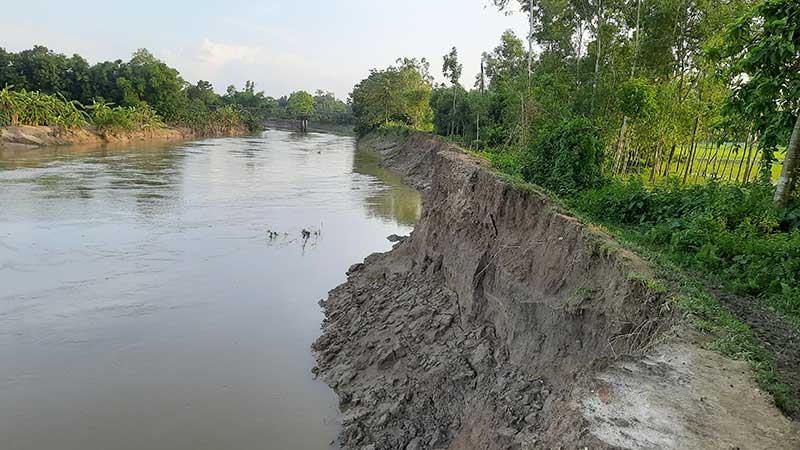 বিস্তৃত হচ্ছে পুরনো ভাঙন, আতঙ্কে তীরের মানুষ
