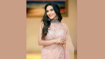 প্রবাসে বাংলাদেশকে তুলে ধরতে চান নুসরাত ফারিয়া