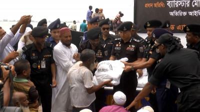 কুড়িগ্রামের বন্যার্তদের ত্রাণ সহায়তা  র‌্যাবের মহা-পরিচালকের