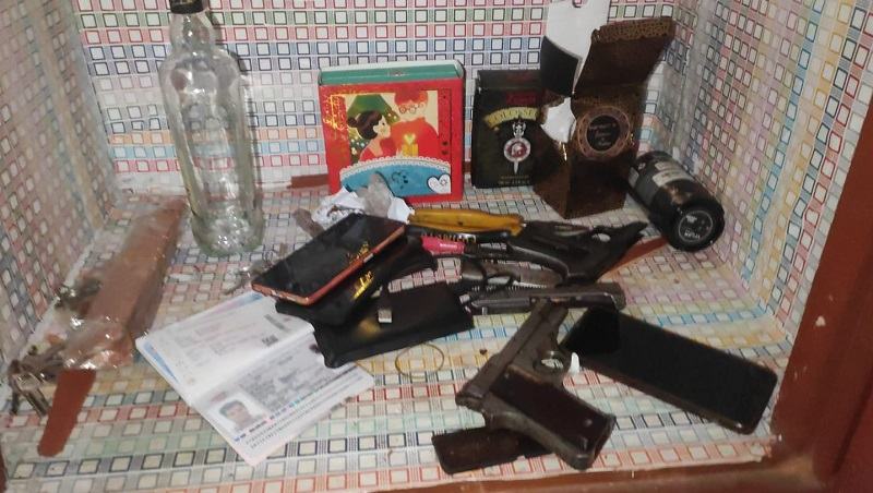 রাবি ছাত্রলীগ সভাপতির রুম থেকে পিস্তলসহ কয়েক ধরনের অস্ত্র উদ্ধার
