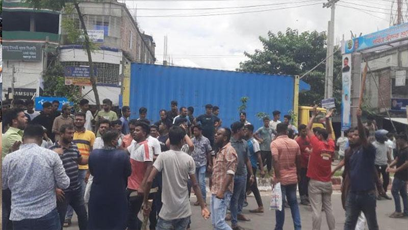 মাদারীপুরে আন্দোলরত শিক্ষার্থীদের ওপর হামলা