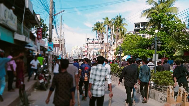 কুষ্টিয়ায় আন্দোলনকারীদের সঙ্গে ছাত্রলীগ নেতাকর্মীদের ধাওয়া পাল্টা ধাওয়া