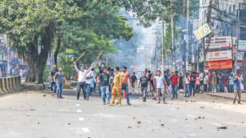 নরসিংদী কারাগার, জেলা পরিষদ ও মাধবদী পৌর কার্যালয়ে অগ্নিসংযোগ