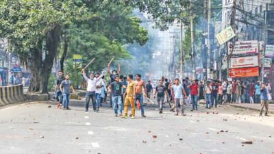 নরসিংদী কারাগার, জেলা পরিষদ ও মাধবদী পৌর কার্যালয়ে অগ্নিসংযোগ
