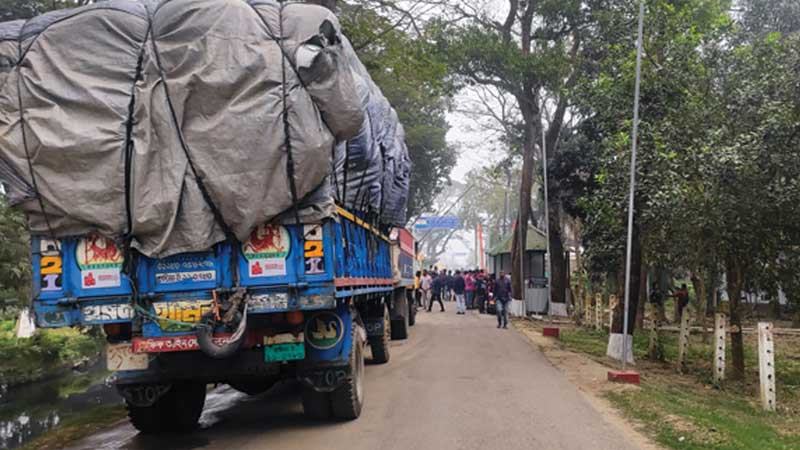 আখাউড়া স্থলবন্দর দিয়ে পণ্য রফতানি নেমেছে অর্ধেকে