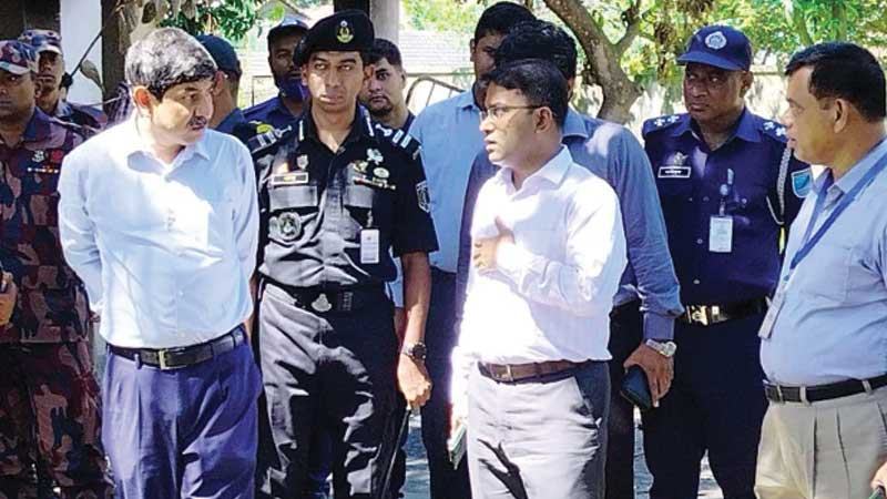 নরসিংদীর ক্ষতিগ্রস্ত কারাগার পরিদর্শন করেছেন বিভাগীয় কমিশনার