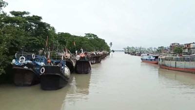 সাগর উত্তাল, খালি হাতে ফিরছেন জেলেরা