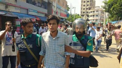 রাজশাহী কোর্ট এলাকা থেকে ৫ শিক্ষার্থী আটক