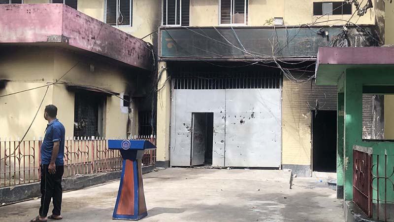 নরসিংদী কারাগারের জেল সুপার-কারারক্ষীসহ ৭৭ জন বরখাস্ত