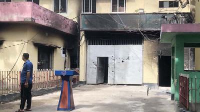 নরসিংদী কারাগারের জেল সুপার-কারারক্ষীসহ ৭৭ জন বরখাস্ত