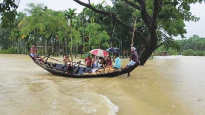 কক্সবাজারে ভাঙছে ঝাউবন প্লাবিত ২০০ গ্রাম