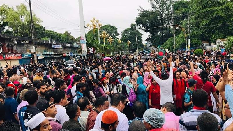 হল-ক্যাম্পাস খুলে দিতে ২৪ ঘণ্টার আল্টিমেটাম রাবি শিক্ষার্থীদের