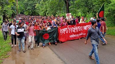 ২৪ ঘণ্টার মধ্যে হল খোলার আল্টিমেটাম জাবি শিক্ষার্থীদের