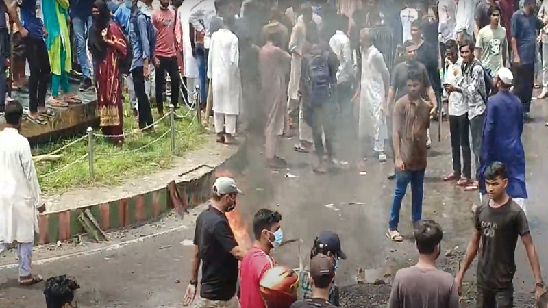 মাগুরায় সংঘর্ষে নিহত ১ ছাত্র, পুলিশ ও সাংবাদিকসহ আহত ২৫