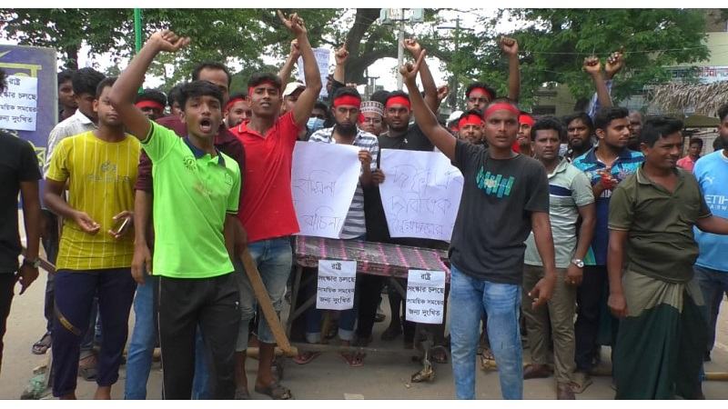 চুয়াডাঙ্গায় আন্দোলনকারীদের বিক্ষোভ, হামলার অভিযোগ