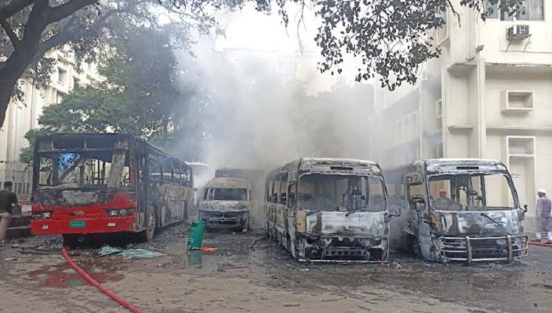 পিজি হাসপাতালে গাড়িতে অগ্নিসংযোগ, অভিযোগ ছাত্রলীগের বিরুদ্ধে