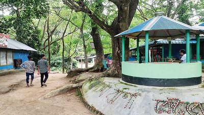 মিরসরাইয়ে ক্ষতির মুখে পর্যটকনির্ভর ব্যবসায়ীরা