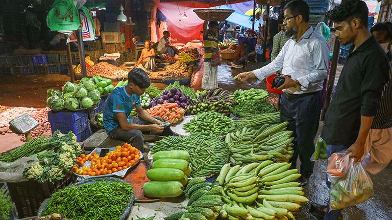 কমতে শুরু করেছে নিত্যপণ্যের দাম