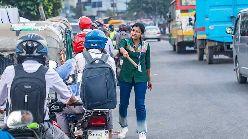শিক্ষার্থীরাই যখন ‘‌ট্রাফিক পুলিশ’