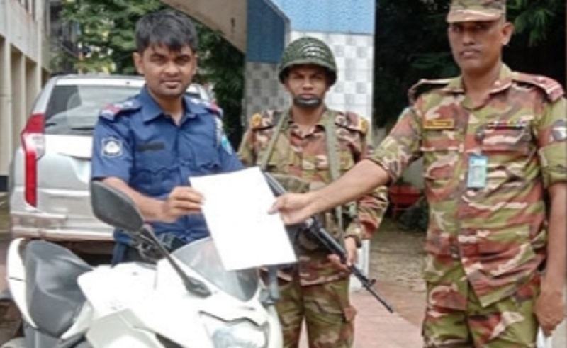ট্রাফিক অফিস থেকে লুট হওয়া মোটরসাইকেল উদ্ধার করল সেনাবাহিনী