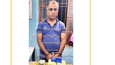 মাদক নিয়ন্ত্রণ কর্মকর্তার কাছেই মিলল ইয়াবা