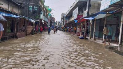কক্সবাজারে লক্ষাধিক পরিবার পানিবন্দি
