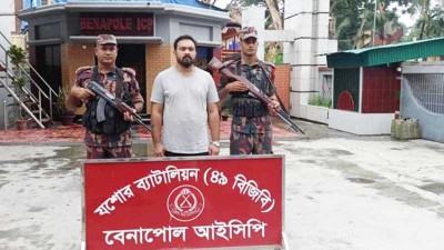 ভারতে যাওয়ার সময় ছাত্রলীগ নেতা আটক