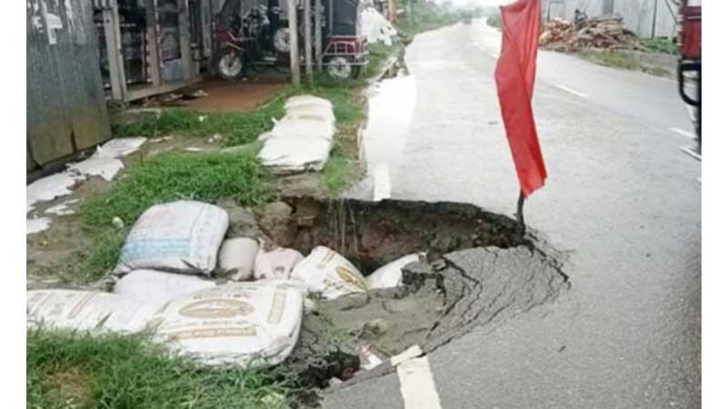 চাঁদপুরে মেঘনা-ধনাগোদা সেচ প্রকল্পের বাঁধে ভাঙন