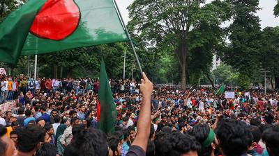 তরুণদের জন্য অর্থনীতির নতুন যাত্রা নাকি অতীতের ভুল