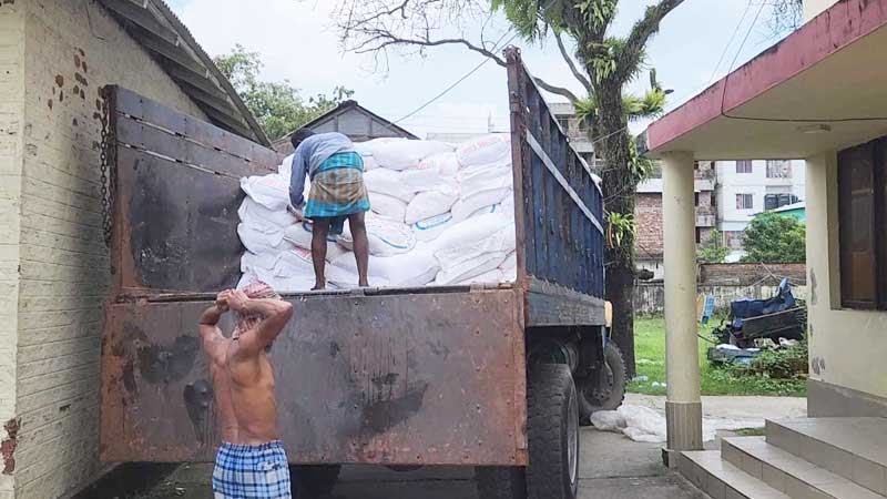নেত্রকোনায় ২৮০ বস্তা ভারতীয় চিনি জব্দ