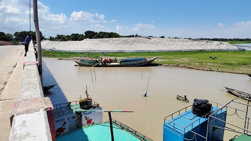 ফরিদপুরে ভাঙনের ঝুঁকিতে নদীপাড়ের ১০ গ্রাম