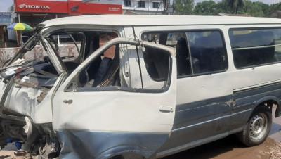 মাইক্রোবাসের ধাক্কায় প্রাণ গেল বৃদ্ধার