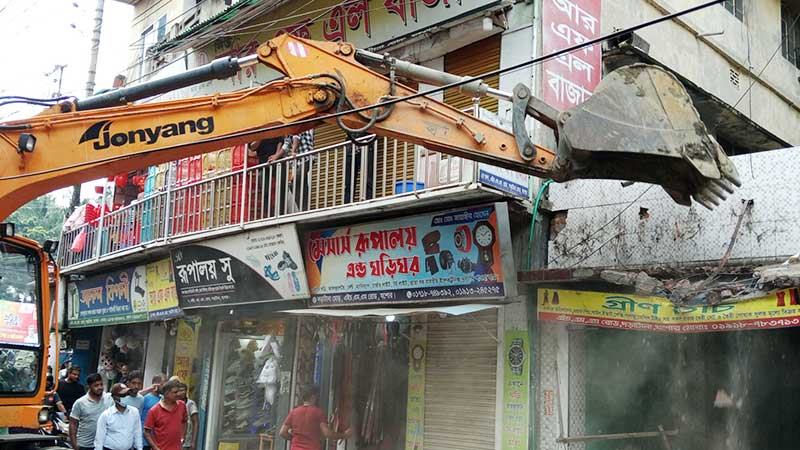 যশোরে দেড় শতাধিক অবৈধ স্থাপনা উচ্ছেদ