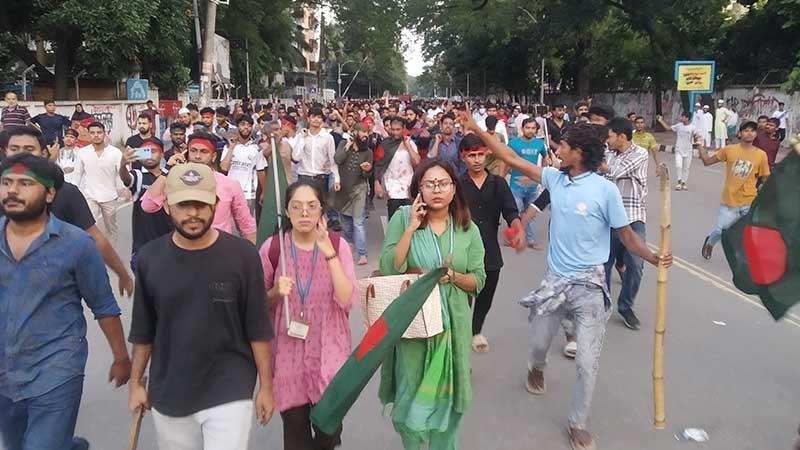 সমন্বয়কদের সঙ্গে সাধারণ শিক্ষার্থীদের দূরত্ব