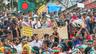চাকরি স্থায়ীকরণের দাবিতে আন্দোলন