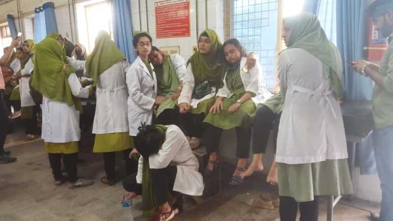 রাজশাহীতে ১১ নার্সিং শিক্ষার্থী অসুস্থ হয়ে হাসপাতালে