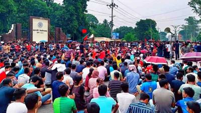 ‘‌এই হচ্ছে বড় ইনফরমার এরে গাড়িতে তোল’