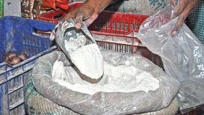 নিতাইগঞ্জে আটা-ময়দার দাম নিম্নমুখী
