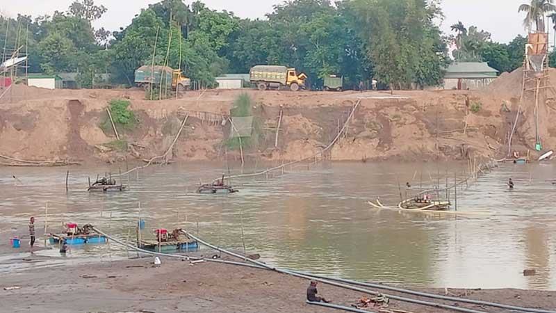 ঝুঁকিতে পড়ছে সীমান্ত সড়ক ও নাকুগাঁও সেতু