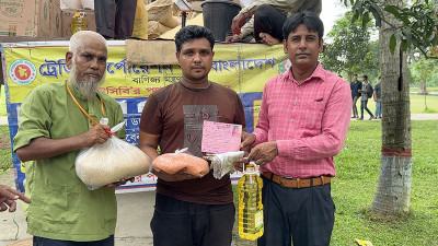হিলিতে টিসিবির পণ্য বিক্রি উদ্বোধন