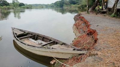 কিছু স্থানে বিচ্ছিন্ন রয়েছে সড়ক যোগাযোগ