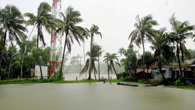 পানি কমতে শুরু করেছে কক্সবাজারে